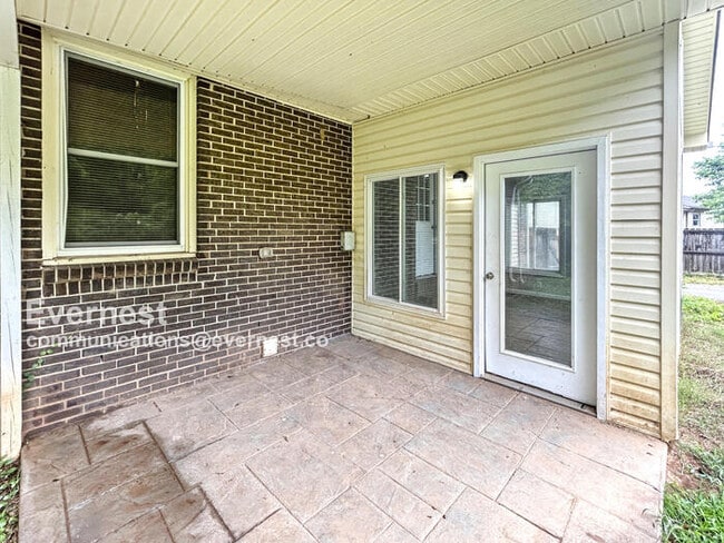 Building Photo - 305 Shirley Rd