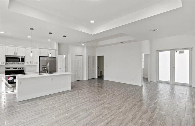 Building Photo - 1731 Unice Ave N