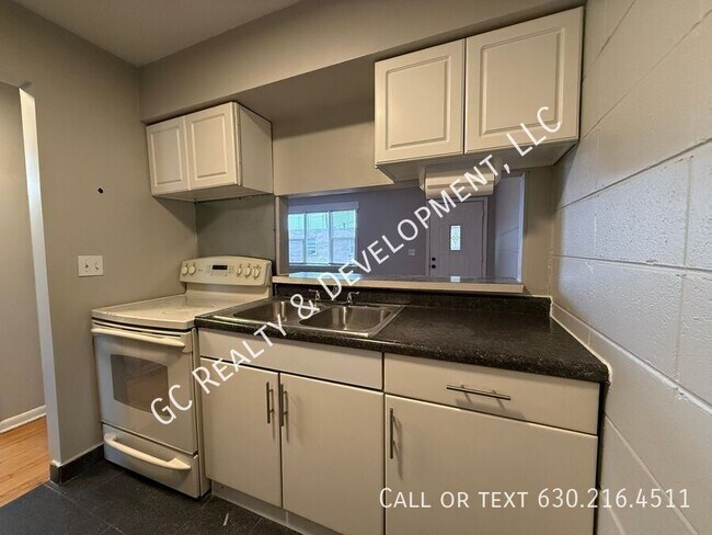 Building Photo - 231 Uteg St