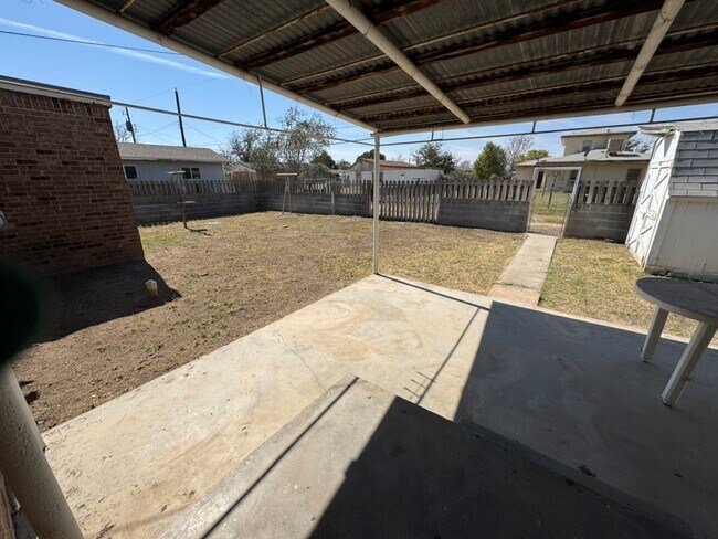 Building Photo - 1509 S Main Ave