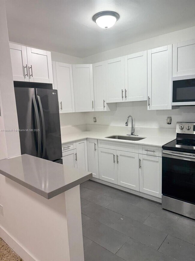 Building Photo - 855 80th St