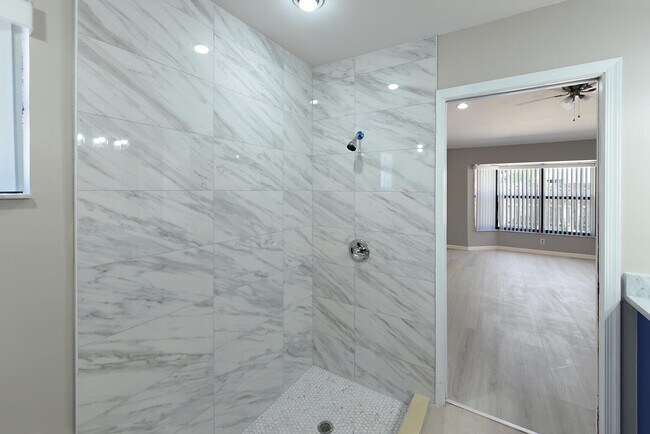 Building Photo - 13442 Northumberland Cir