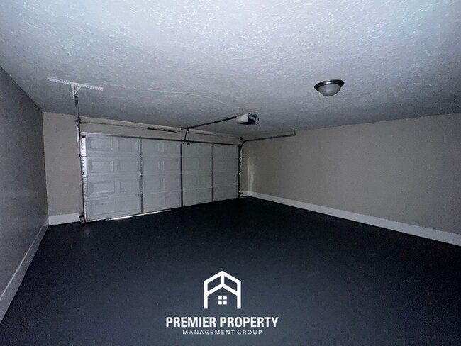 Building Photo - Stunning 4BR Cordova Home | Chef's Kitchen with Island, Formal Dining & Fireplace