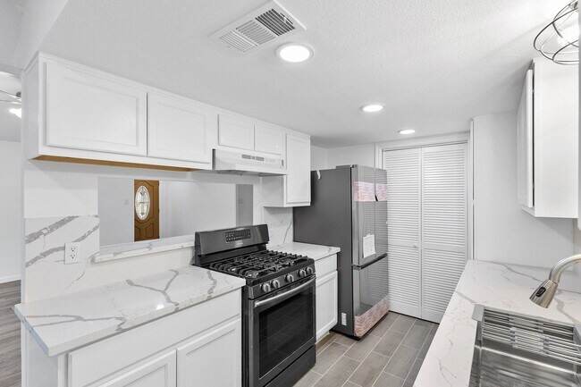 Building Photo - 12523 Province Point Dr