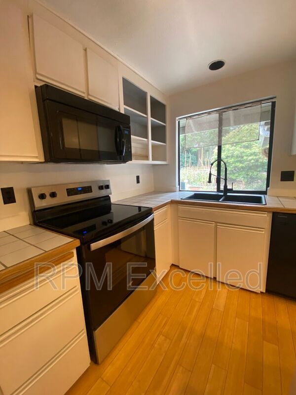 Building Photo - 32229 2nd Ave SW