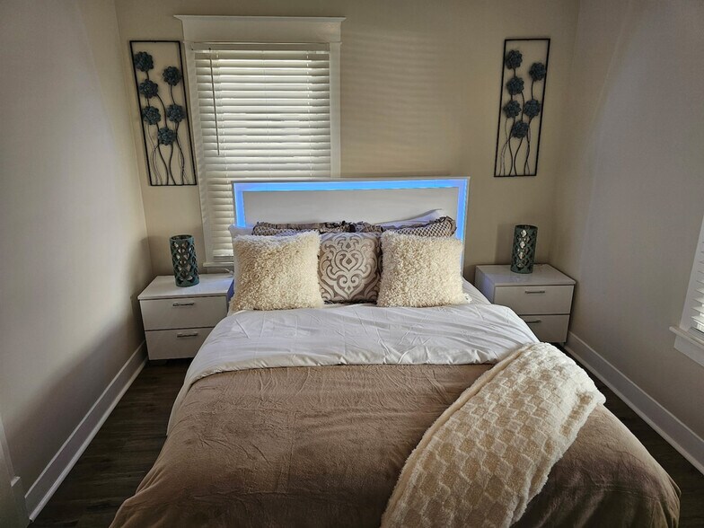 Building Photo - 1106 Central Ave