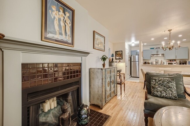 Building Photo - Ideal Downtown 1 BDR Close to Shops & Trails