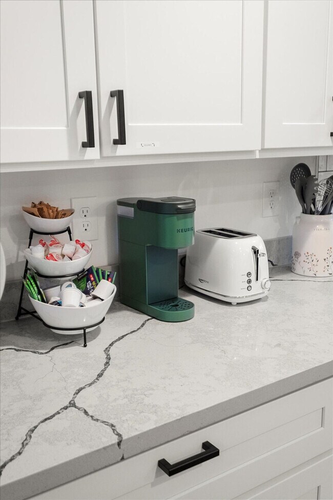 Building Photo - 125 Mountain View Dr