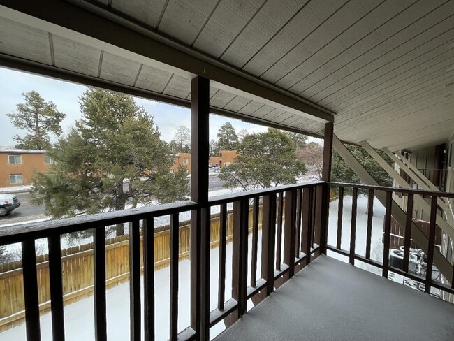 Building Photo - Centrally Located Trinity Condo Unit 626