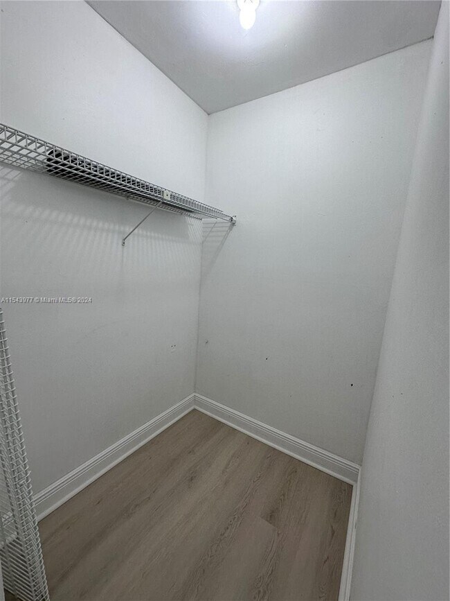 Building Photo - 547 Patio Village Way