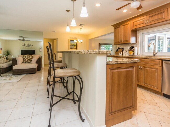 Building Photo - 4930 NE 27th Ave