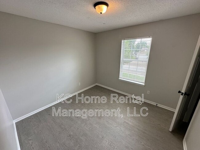Building Photo - 1400 Cypress Dr
