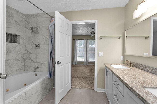 Building Photo - 16042 Glenbrook Knoll Ln