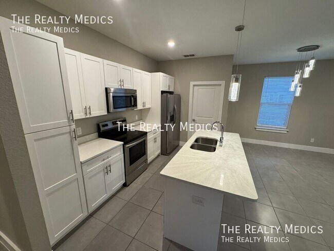 Building Photo - 119 Lily Ln