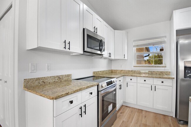 Building Photo - 101 Azalea Rd