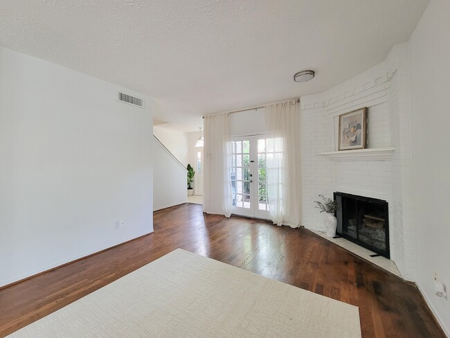 Building Photo - 2220 Bering Dr