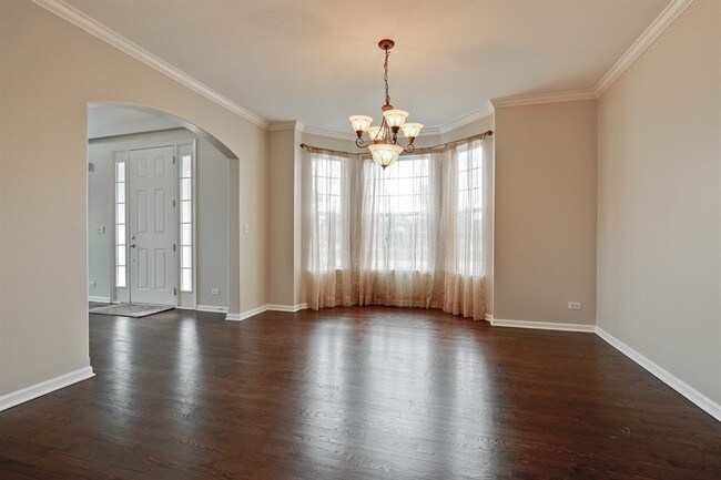 Building Photo - Gorgeous, well-maintained home