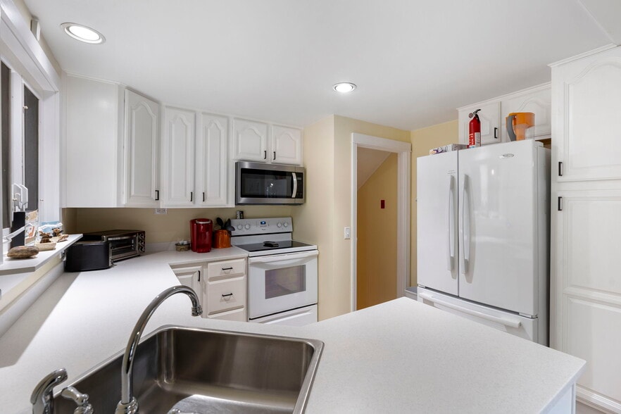 Building Photo - 189 N High St