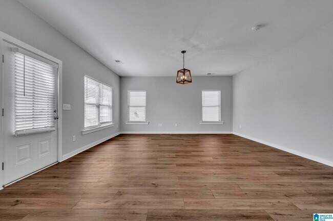 Building Photo - 559 Troubadour Ln