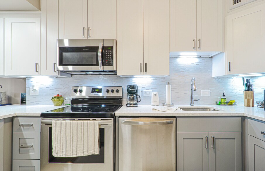 Building Photo - 405 N WABASH Ave