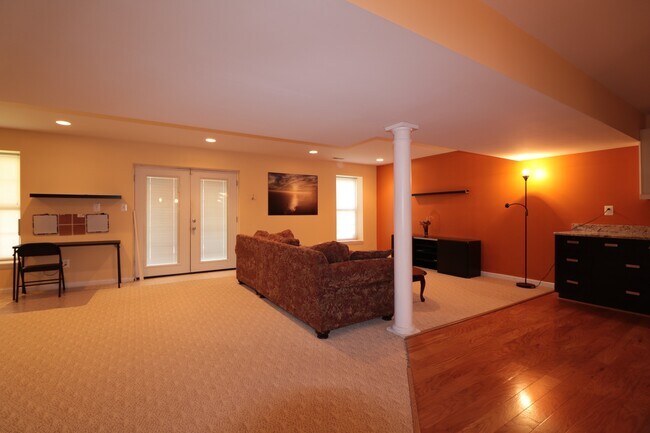 Building Photo - "COMING SOON" Spacious 4 + 2.5 SFH + Renov...