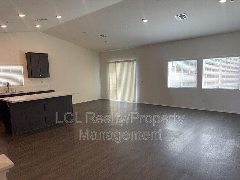 Building Photo - 26808 Baneberry Ct