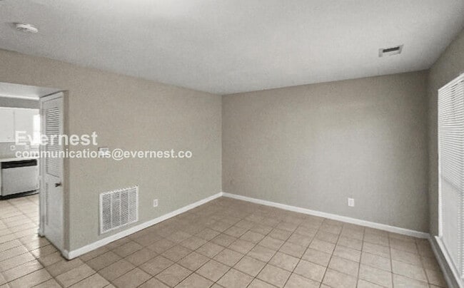 Building Photo - 2463 Hampstead Dr