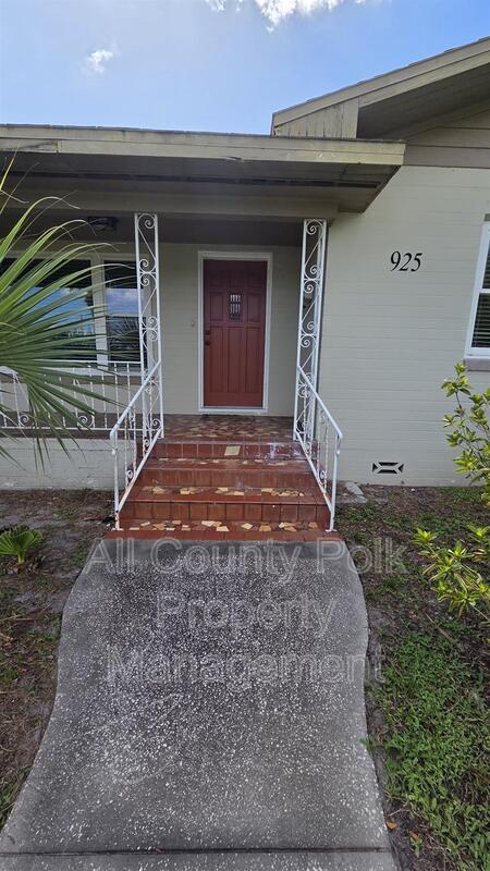 Building Photo - 925 Sikes Blvd