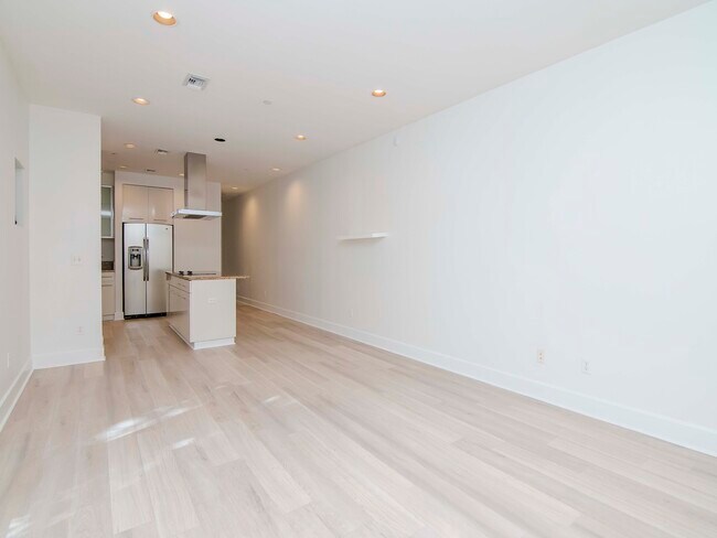 Building Photo - 213 S Moody Ave