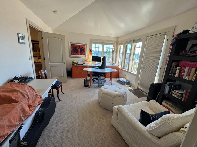 Building Photo - 4bd/4ba Kirkland House