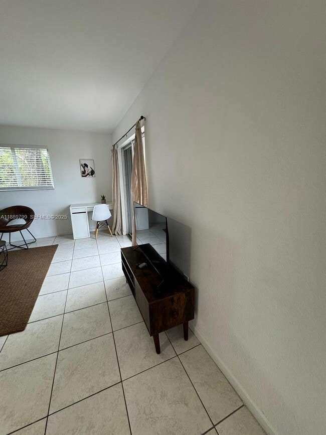 Building Photo - 328 NW 12th Ave