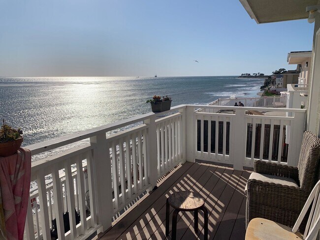 Building Photo - 6647 Del Playa Dr