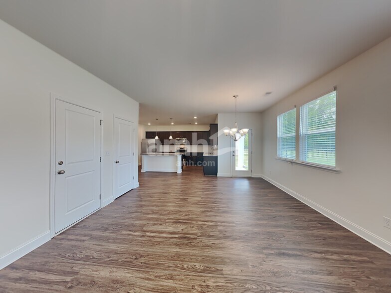 Building Photo - 405 Levon Ct