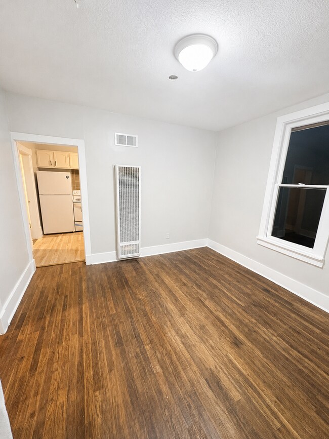 Building Photo - 3129-3131 N Wellington PL