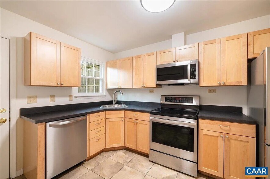 Building Photo - 803 Orangedale Ave