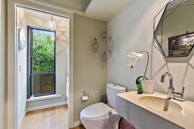 Building Photo - 805 Cumberland Rd