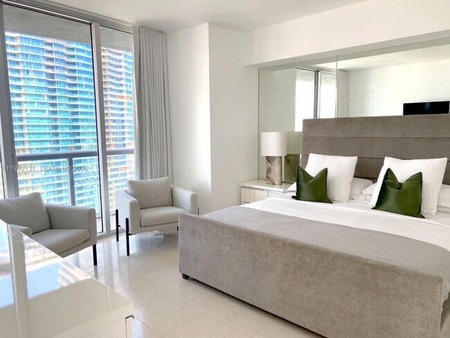 Building Photo - 475 Brickell Ave