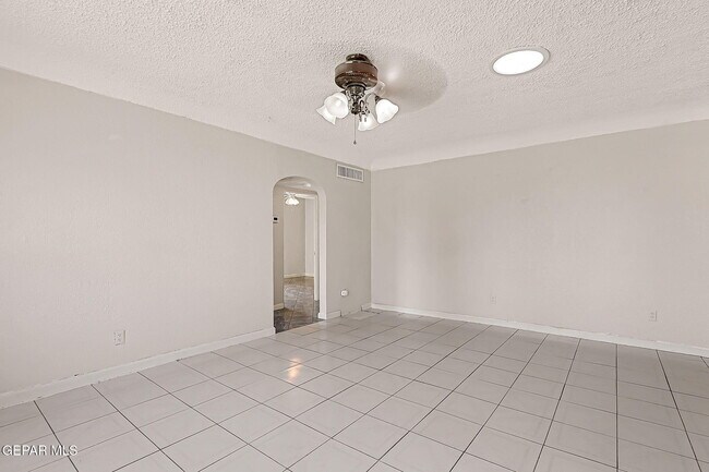 Building Photo - 115 Miller Cir