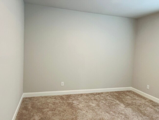 Building Photo - ***MOVE IN SPECIAL*** Wow! Perfect 4 bedro...