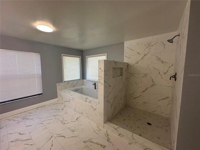 Building Photo - 7846 Snowberry Cir