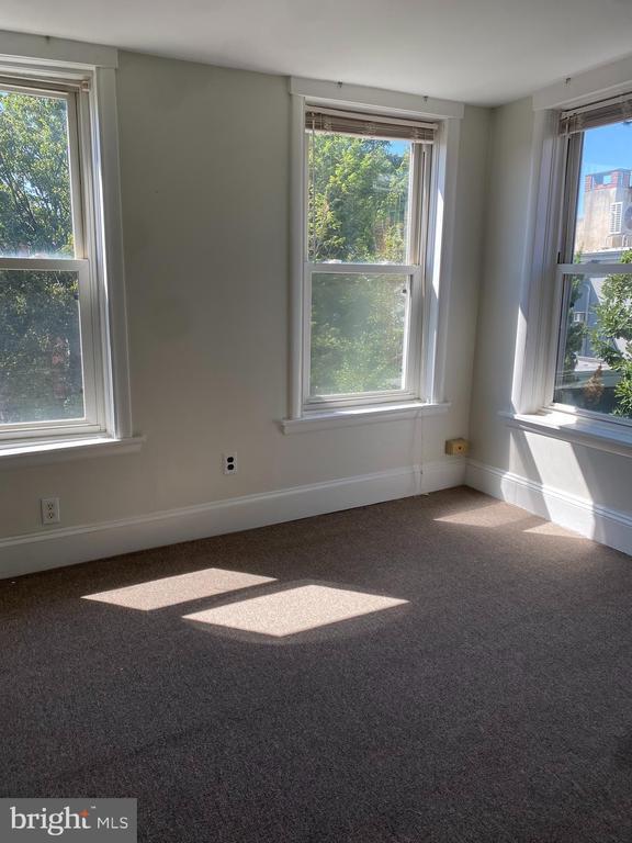 Building Photo - 790 S Front St