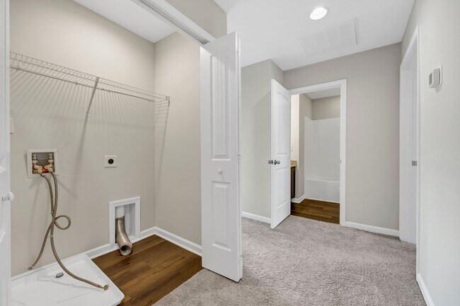 Building Photo - DISCOVER COMFORT & STYLE IN LEXINGTON'S DAWSON'S PARK