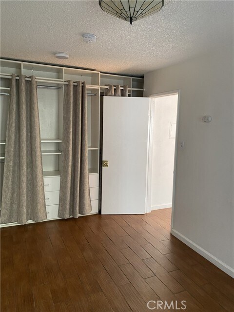 Building Photo - 1943 Vista Del Mar Ave