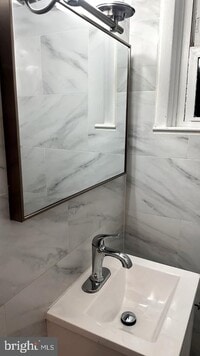 Building Photo - 24 W Hancock St