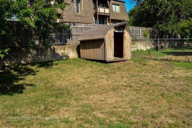 Building Photo - 2025 Shirley Ln