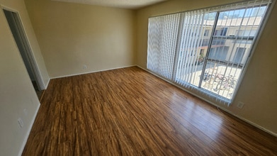 Building Photo - 3945 Stevely Ave