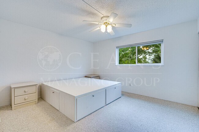 Building Photo - Centrally Located Beachside Condo in Ormond