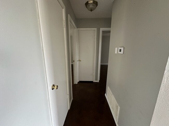 Building Photo - 210 Memory Ln