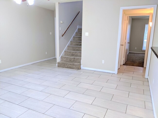 Building Photo - IMMEDIATE MOVE IN!!!  AMAZING 4 BED/3.5 BA...