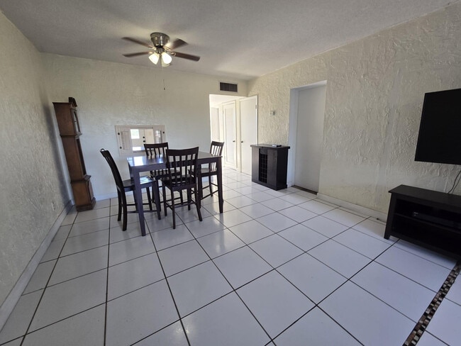 Building Photo - 5335 NW 10th Ct